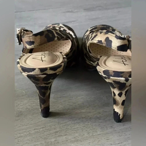 Abella Vivica Animal Print women’s Platform Sandals - Picture 10 of 12